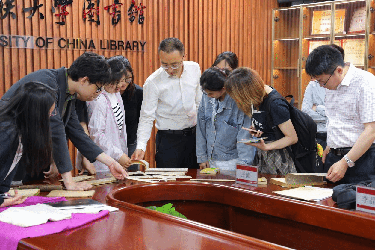 圖書館舉辦古籍保護(hù)課程進(jìn)校園活動