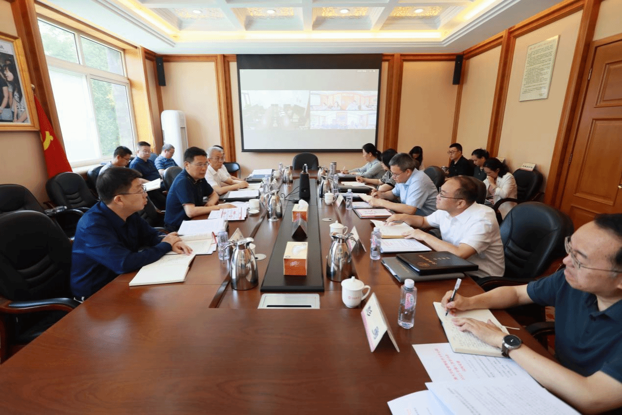 學校黨委中心組深入學習習近平總書記重要文章《加快建設教育強國》等內容