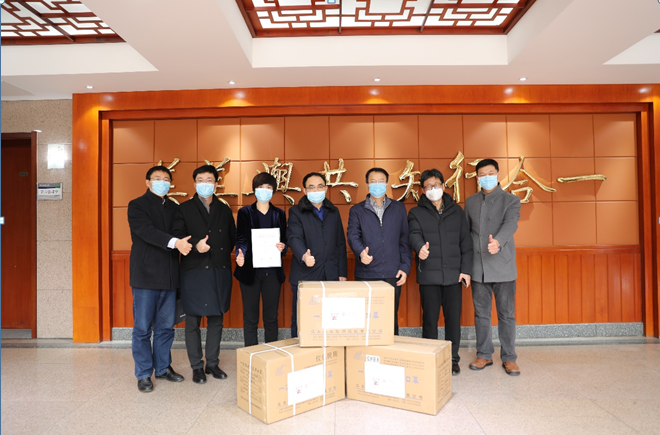 財達(dá)證券攜公司校友向?qū)W校捐贈口罩